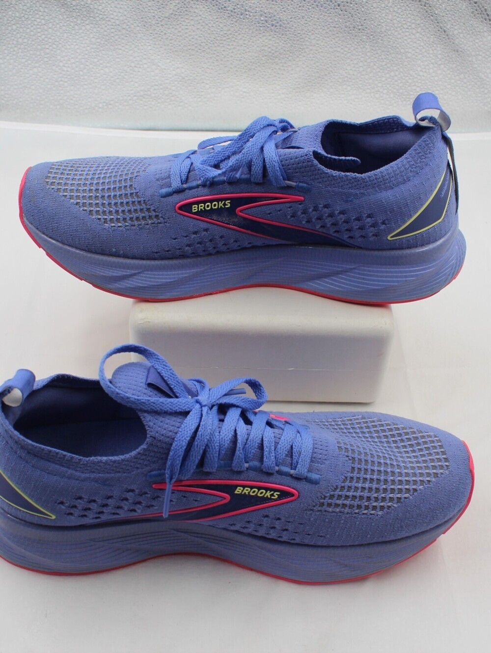 Brooks Levitate StealthFit 6 Women Size 9.5 Running Shoes Sneakers Purple Pink
